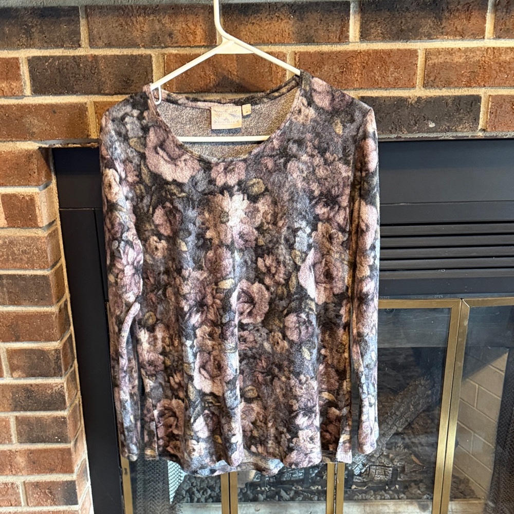 Dantelle Gray and Pink Floral Long Sleeve Top